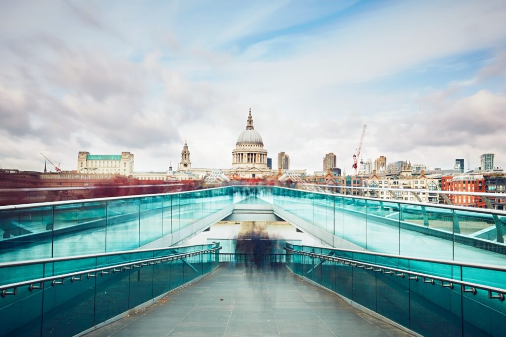 How to Apply to Universities in the UK?
