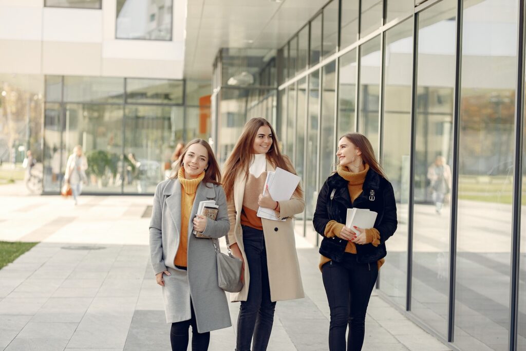 Yurt Dışı Eğitimde İngiltere mi,  Amerika mı?