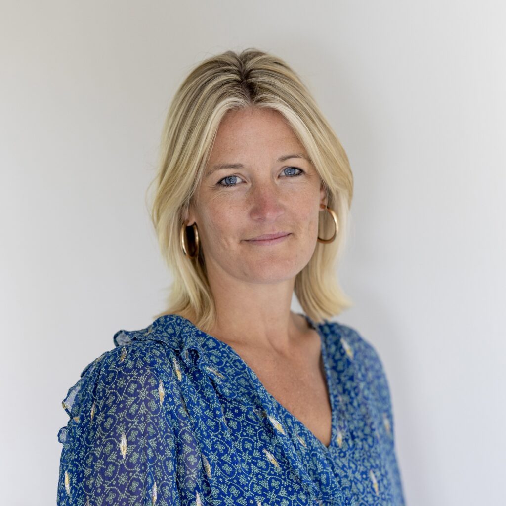 Northumbria Üniversitesi'nde bir kadının portresi ve gülümsemesiyle samimi bir görünüm