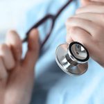 İngiltere’de Doktor Olmak (2026 Rehberi): PLAB, UKMLA ve Lisans Eğitimi ile Tüm Yollar